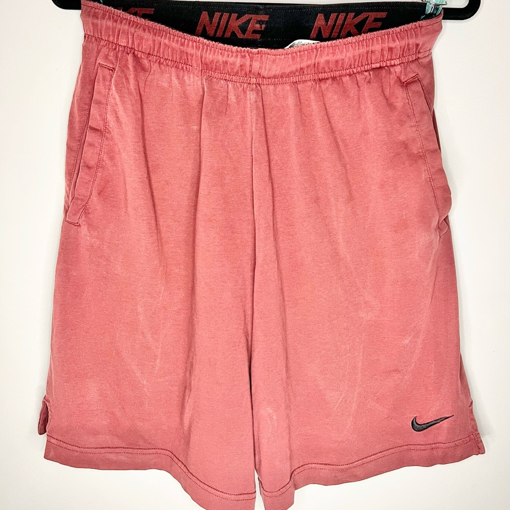 Men’s Nike Dri-Fit Athletic Shorts Red Size L